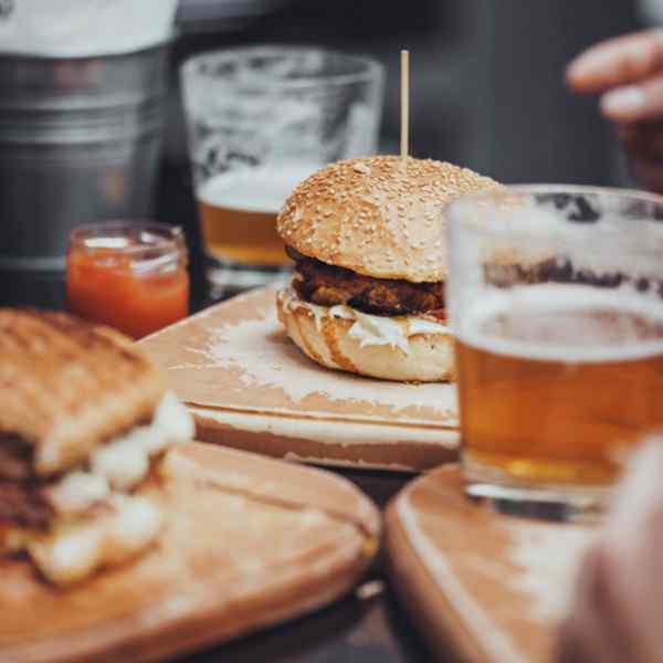 https://bandrtequiladistributors.com/wp-content/uploads/2017/05/inner_cell_burger_2.jpg