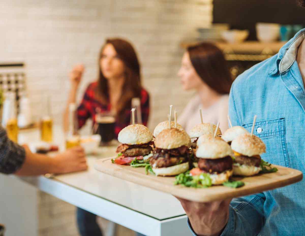 https://bandrtequiladistributors.com/wp-content/uploads/2017/05/inner_cell_burger_3.jpg